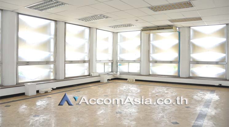 6  Office Space For Rent in Silom ,Bangkok MRT Lumphini at Sri Fueng Fung Building AA11161